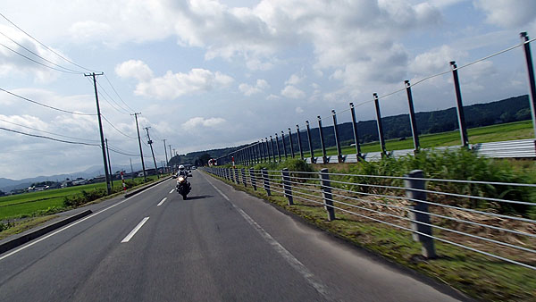直線道路も多く、まるで景色はミニ北海道